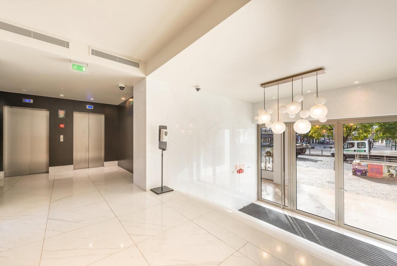 Guestready - 2Br Apt Carlos I With Terrace And Gym Leilighet Lisboa Eksteriør bilde