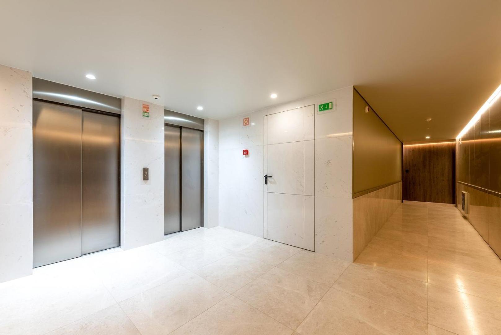 Guestready - 2Br Apt Carlos I With Terrace And Gym Leilighet Lisboa Eksteriør bilde