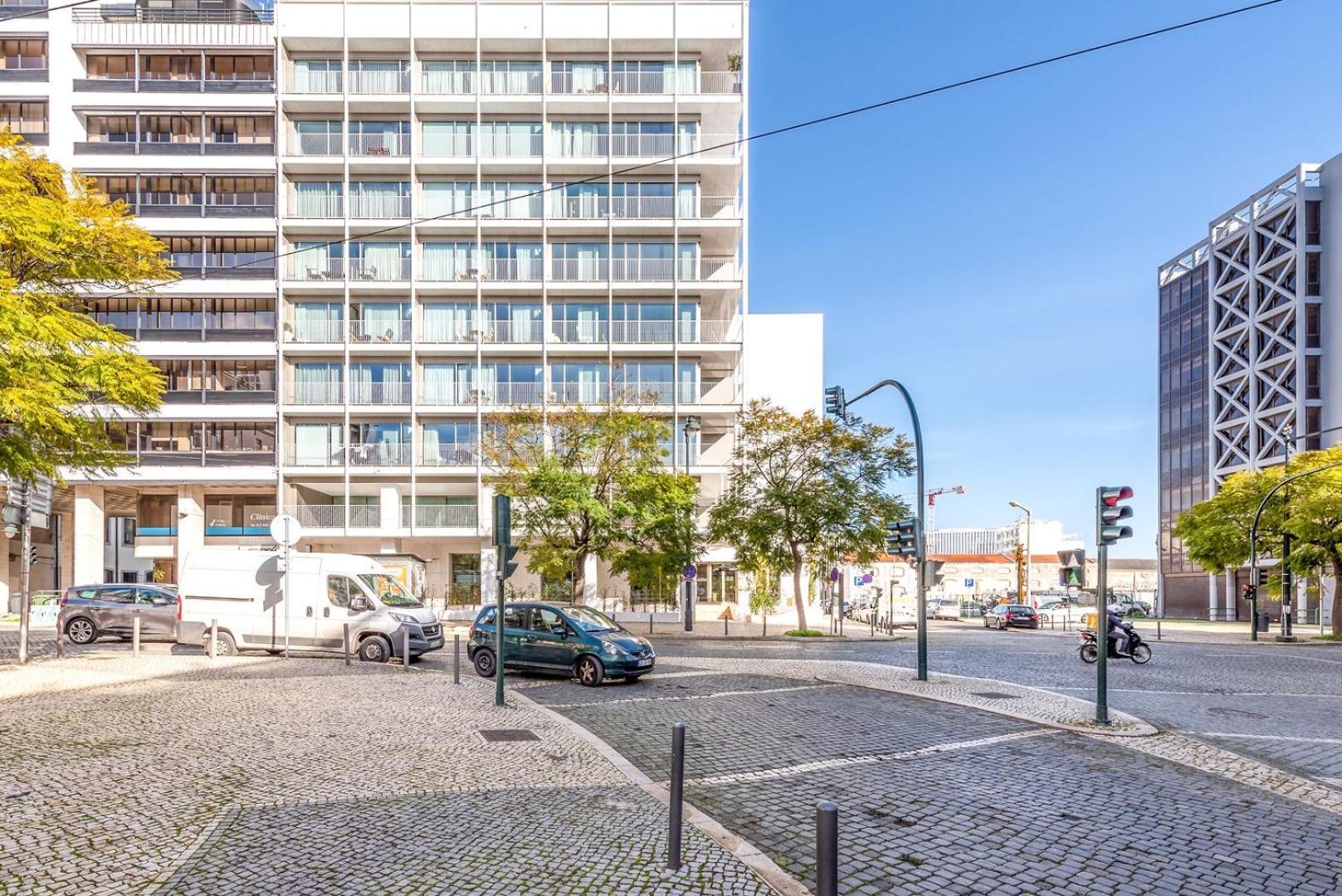 Guestready - 2Br Apt Carlos I With Terrace And Gym Leilighet Lisboa Eksteriør bilde