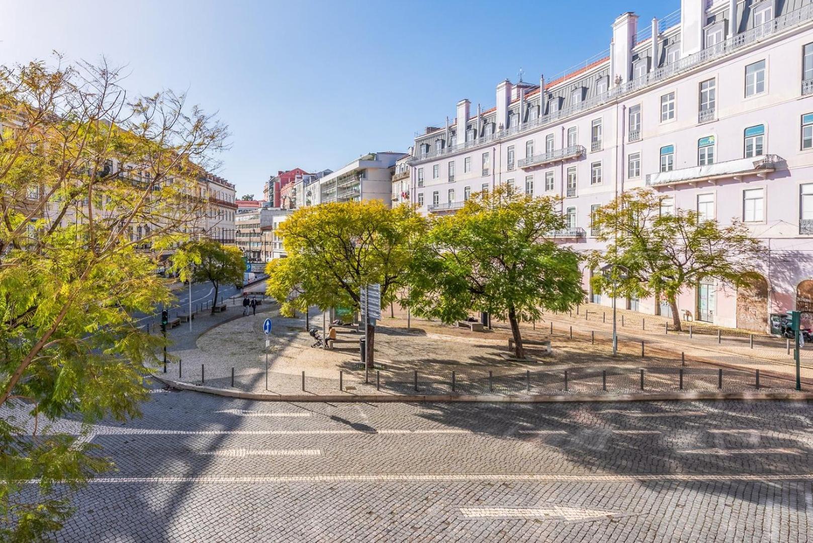 Guestready - 2Br Apt Carlos I With Terrace And Gym Leilighet Lisboa Eksteriør bilde