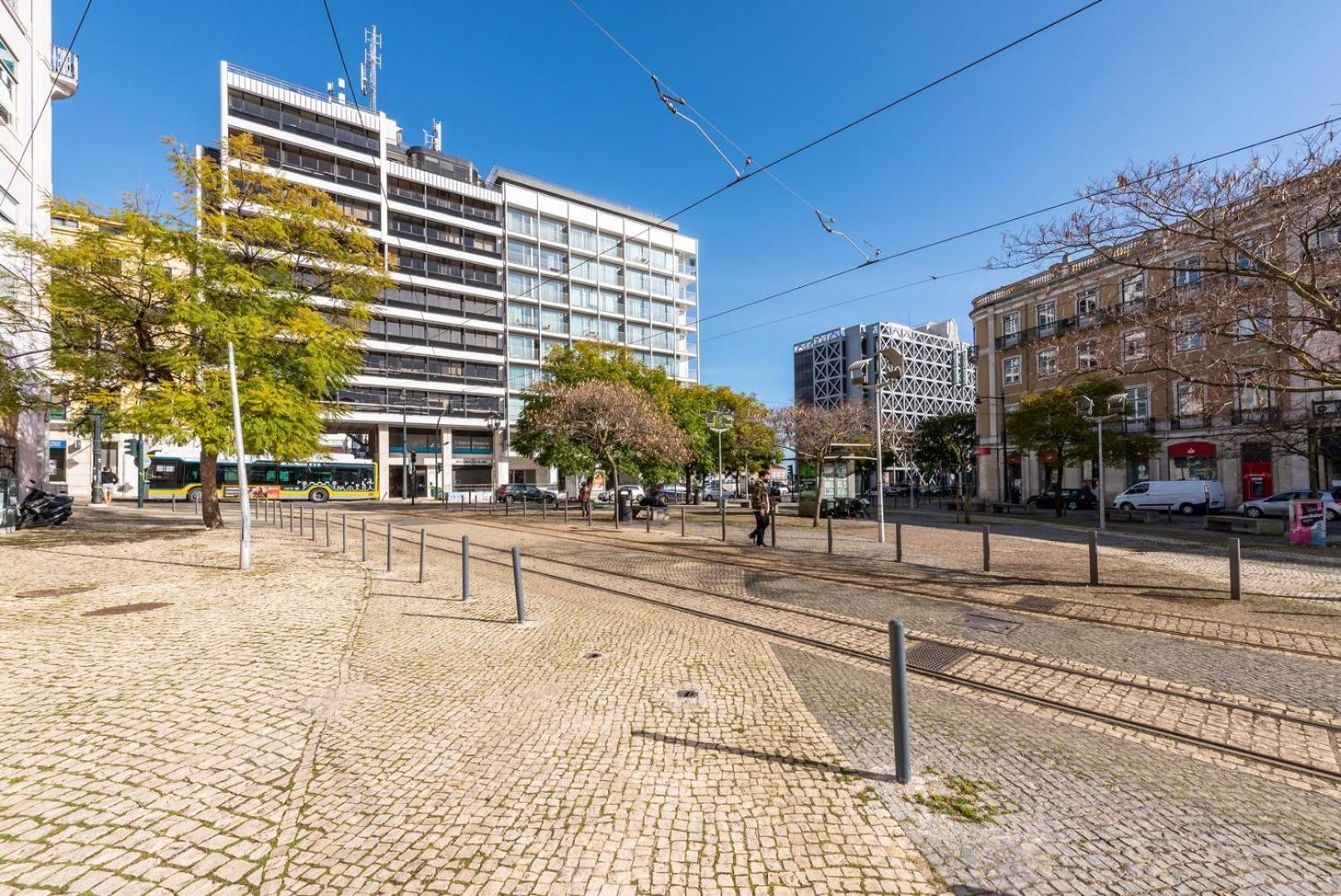 Guestready - 2Br Apt Carlos I With Terrace And Gym Leilighet Lisboa Eksteriør bilde